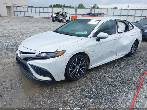4T1G11AK8PU173667 2023 TOYOTA CAMRY - Image 2