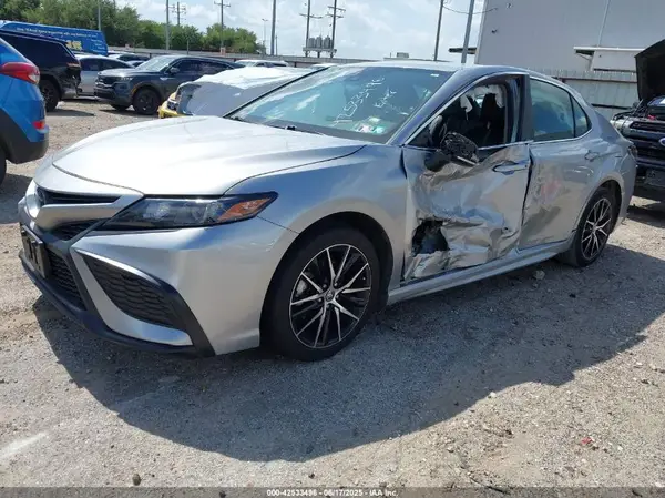 4T1G11AK8PU761083 2023 TOYOTA CAMRY - Image 2