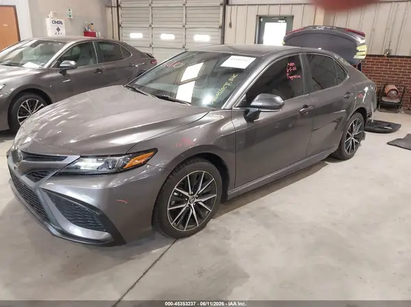 4T1G11AK8PU775596 2023 TOYOTA CAMRY - Image 2