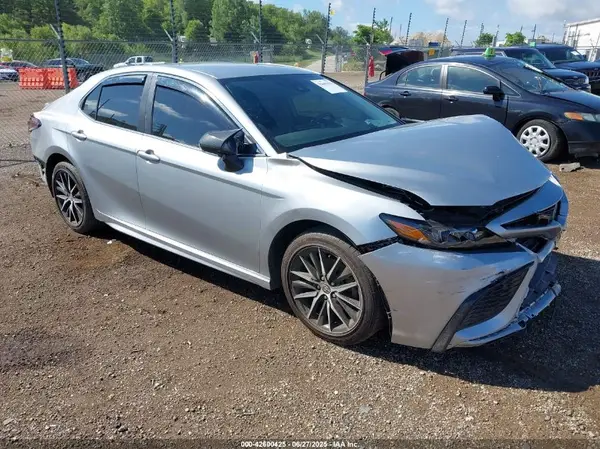 4T1G11AK8RU191640 2024 TOYOTA CAMRY - Image 1
