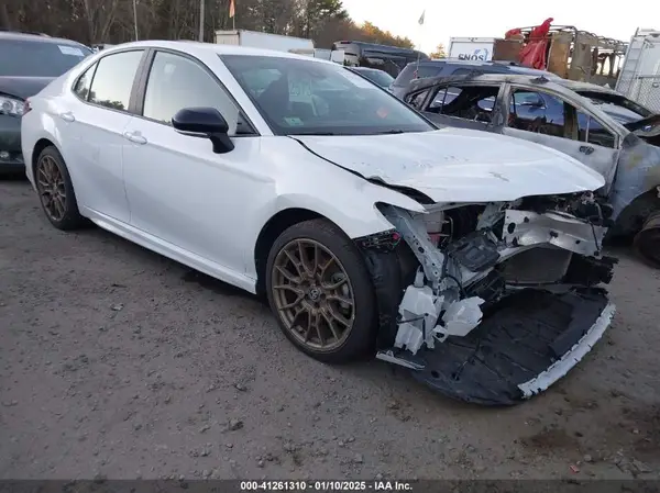 4T1G11AK8RU206864 2024 TOYOTA CAMRY - Image 1
