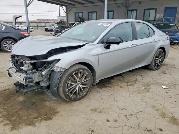 4T1G11AK8RU252386 2024 TOYOTA CAMRY - Image 1