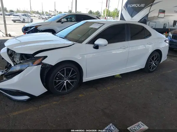 4T1G11AK8RU847612 2024 TOYOTA CAMRY - Image 2