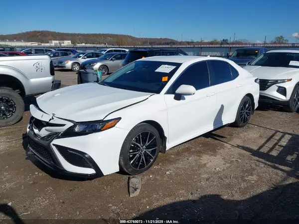 4T1G11AK8RU858240 2024 TOYOTA CAMRY - Image 2