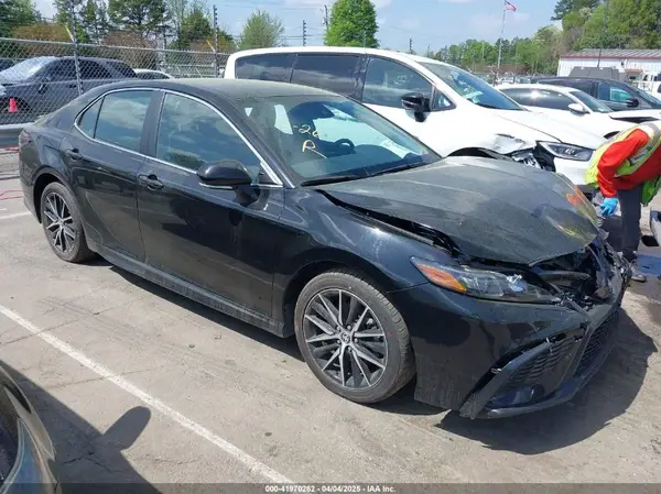4T1G11AK8RU860053 2024 TOYOTA CAMRY - Image 1