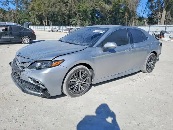 4T1G11AK8RU865527 2024 TOYOTA CAMRY - Image 1