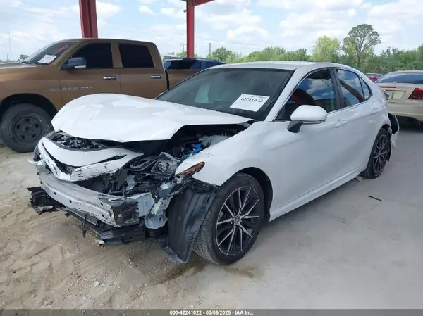 4T1G11AK8RU869951 2024 TOYOTA CAMRY - Image 2