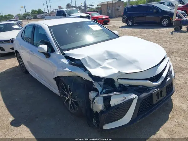 4T1G11AK8RU876981 2024 TOYOTA CAMRY - Image 1