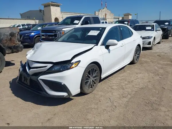 4T1G11AK8RU876981 2024 TOYOTA CAMRY - Image 2