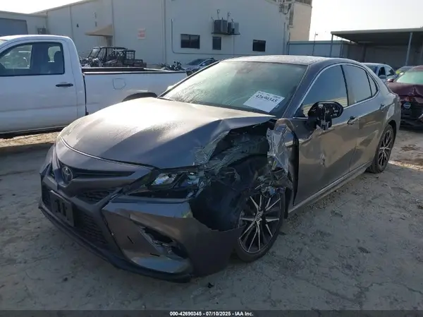 4T1G11AK8RU883929 2024 TOYOTA CAMRY - Image 2