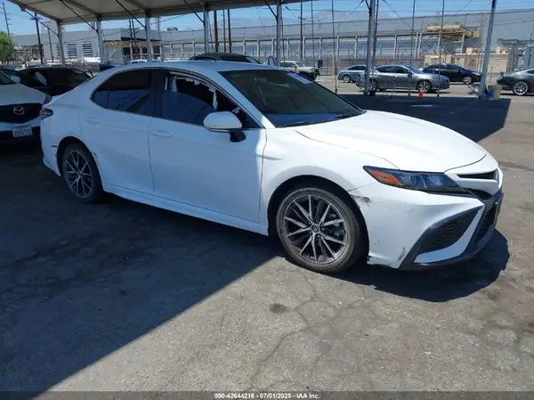 4T1G11AK8RU885972 2024 TOYOTA CAMRY - Image 1