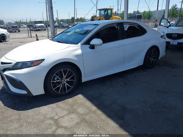 4T1G11AK8RU885972 2024 TOYOTA CAMRY - Image 2