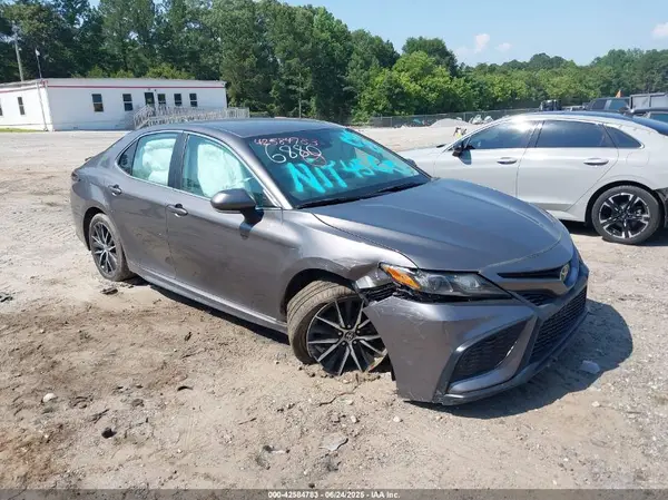 4T1G11AK8RU886880 2024 TOYOTA CAMRY - Image 1