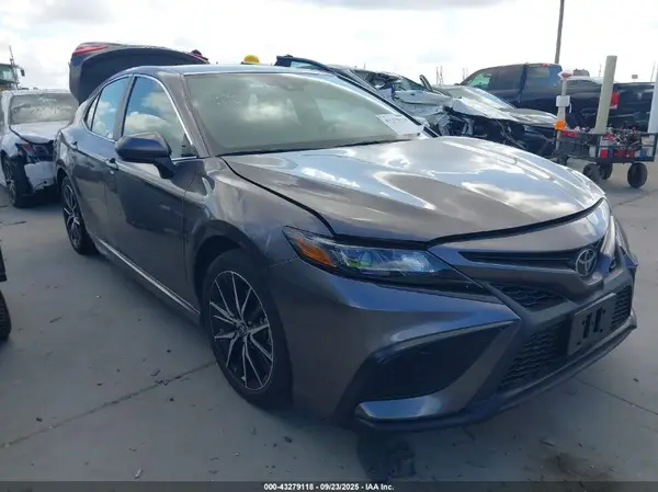 4T1G11AK8RU893246 2024 TOYOTA CAMRY - Image 1