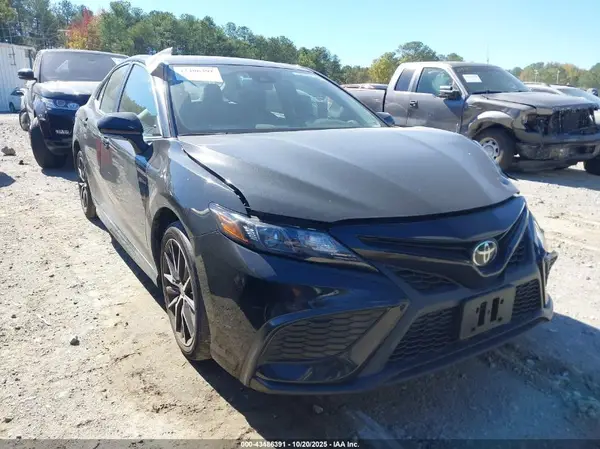 4T1G11AK8RU894798 2024 TOYOTA CAMRY - Image 1