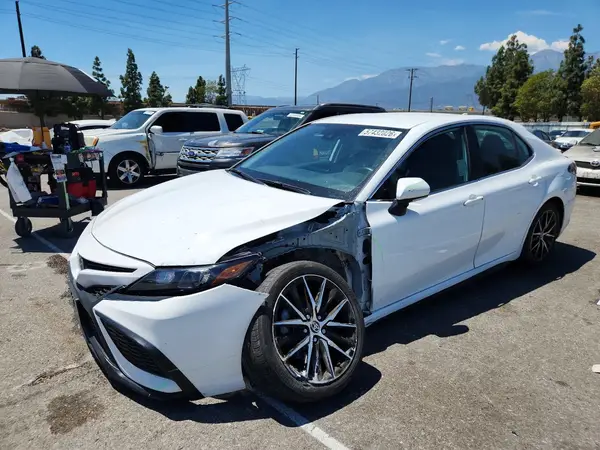 4T1G11AK8RU894820 2024 TOYOTA CAMRY - Image 1