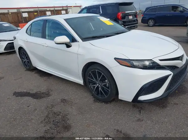 4T1G11AK8RU903368 2024 TOYOTA CAMRY - Image 1