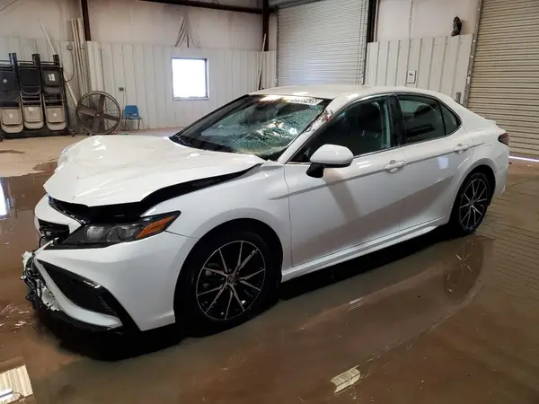 4T1G11AK8RU903404 2024 TOYOTA CAMRY - Image 1