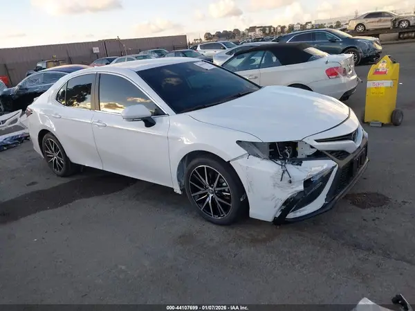 4T1G11AK8RU905332 2024 TOYOTA CAMRY - Image 1