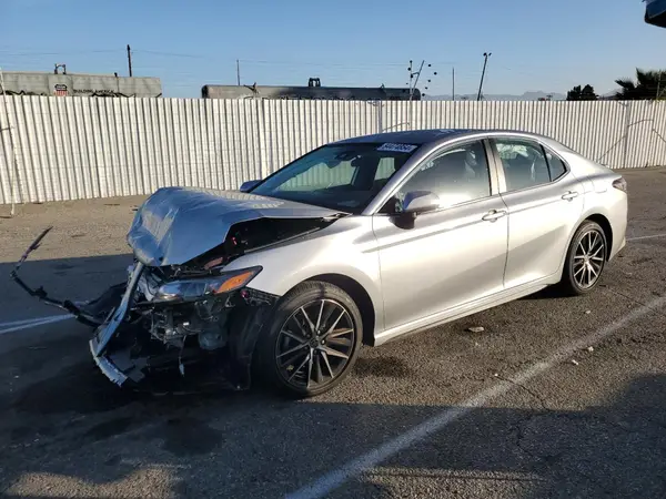 4T1G11AK8RU915925 2024 TOYOTA CAMRY - Image 1