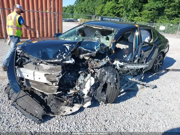 4T1G11AK9LU314045 2020 TOYOTA CAMRY - Image 2
