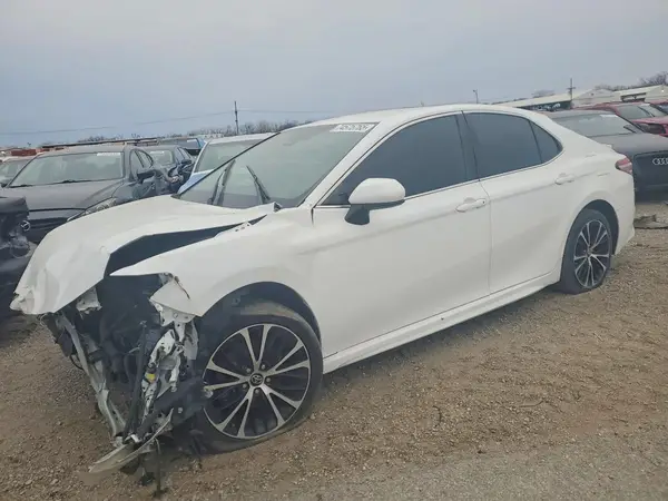 4T1G11AK9LU326776 2020 TOYOTA CAMRY - Image 1
