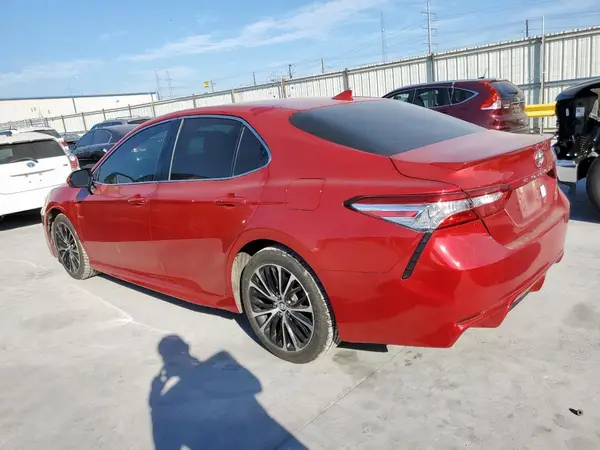 4T1G11AK9LU331010 2020 TOYOTA CAMRY - Image 2