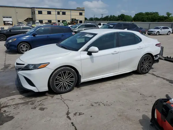 4T1G11AK9LU340385 2020 TOYOTA CAMRY - Image 1