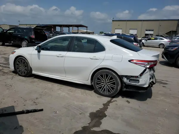 4T1G11AK9LU340385 2020 TOYOTA CAMRY - Image 2
