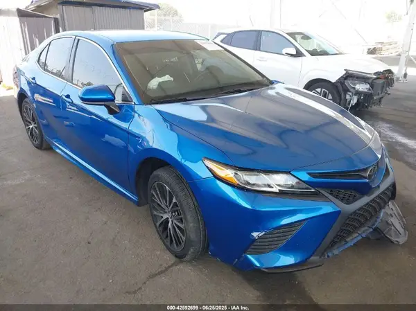 4T1G11AK9LU352262 2020 TOYOTA CAMRY - Image 1