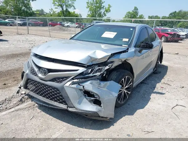 4T1G11AK9LU360071 2020 TOYOTA CAMRY - Image 2