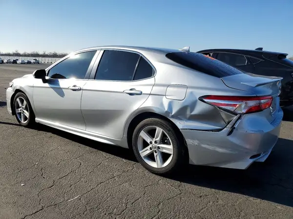 4T1G11AK9LU872008 2020 TOYOTA CAMRY - Image 2