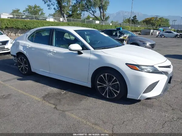 4T1G11AK9LU909218 2020 TOYOTA CAMRY - Image 1