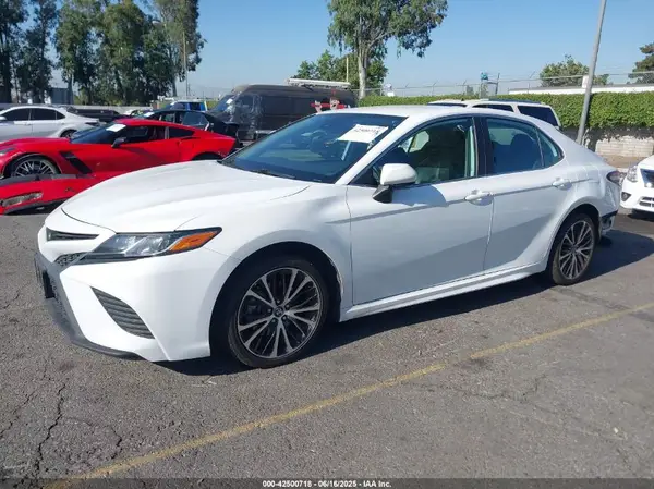 4T1G11AK9LU909218 2020 TOYOTA CAMRY - Image 2