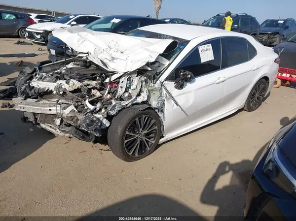 4T1G11AK9LU916430 2020 TOYOTA CAMRY - Image 2