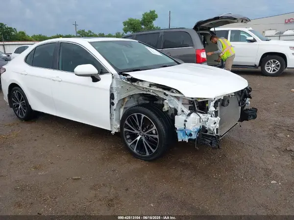 4T1G11AK9LU918811 2020 TOYOTA CAMRY - Image 1