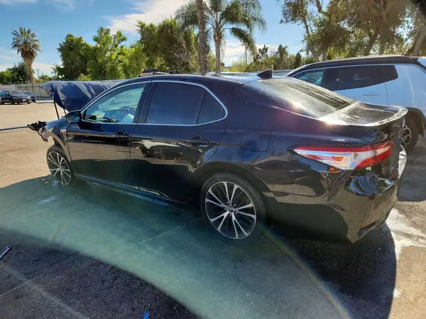 4T1G11AK9LU920882 2020 TOYOTA CAMRY - Image 2