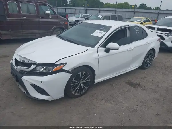 4T1G11AK9LU930831 2020 TOYOTA CAMRY - Image 2