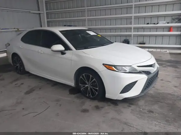 4T1G11AK9LU937147 2020 TOYOTA CAMRY - Image 1