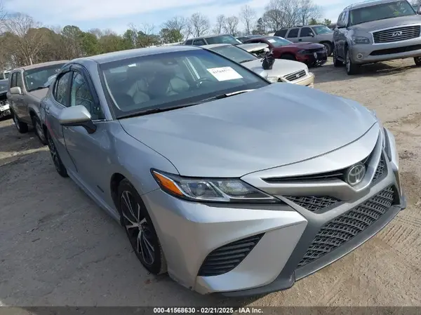 4T1G11AK9LU939657 2020 TOYOTA CAMRY - Image 1