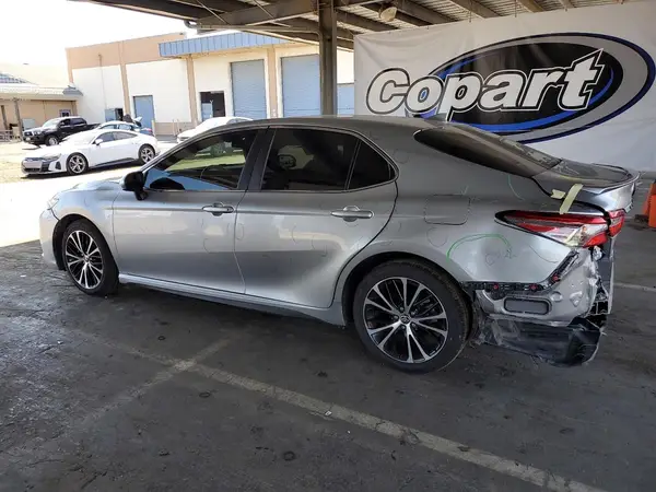 4T1G11AK9LU945894 2020 TOYOTA CAMRY - Image 2