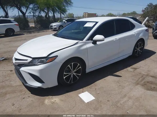 4T1G11AK9LU975364 2020 TOYOTA CAMRY - Image 2