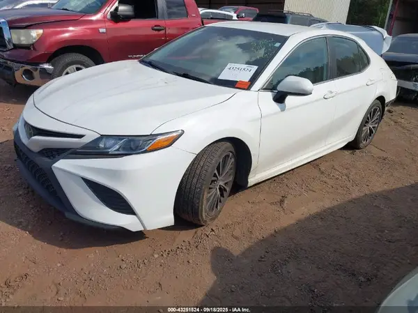 4T1G11AK9LU975882 2020 TOYOTA CAMRY - Image 2