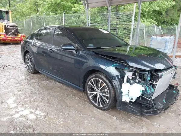 4T1G11AK9LU979477 2020 TOYOTA CAMRY - Image 1