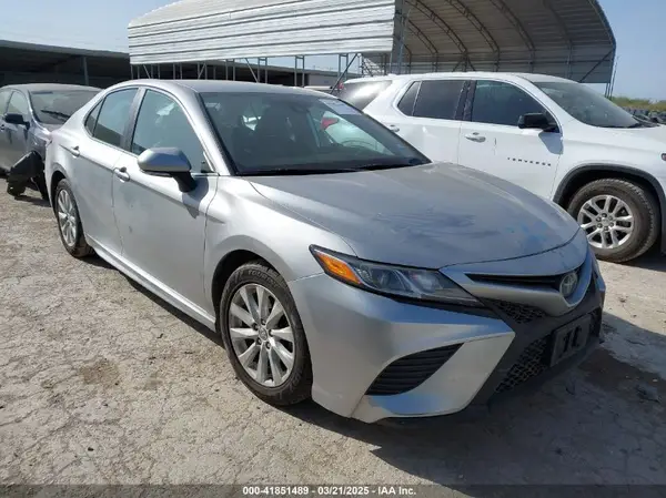 4T1G11AK9LU986073 2020 TOYOTA CAMRY - Image 1