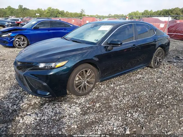 4T1G11AK9MU402868 2021 TOYOTA CAMRY - Image 2