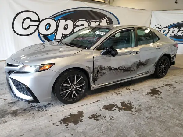 4T1G11AK9MU404300 2021 TOYOTA CAMRY - Image 1