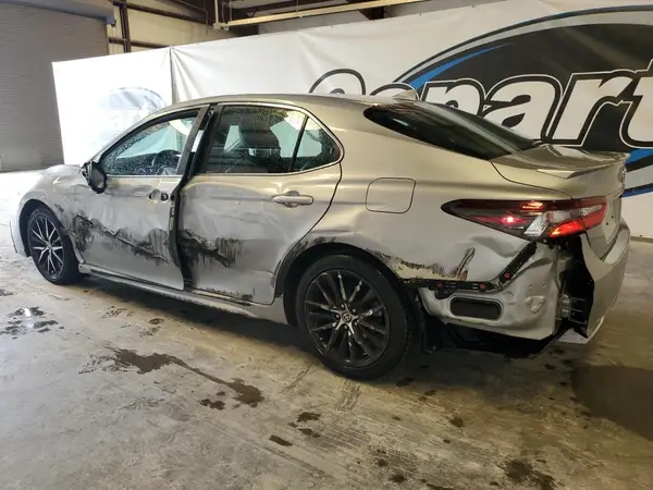 4T1G11AK9MU404300 2021 TOYOTA CAMRY - Image 2