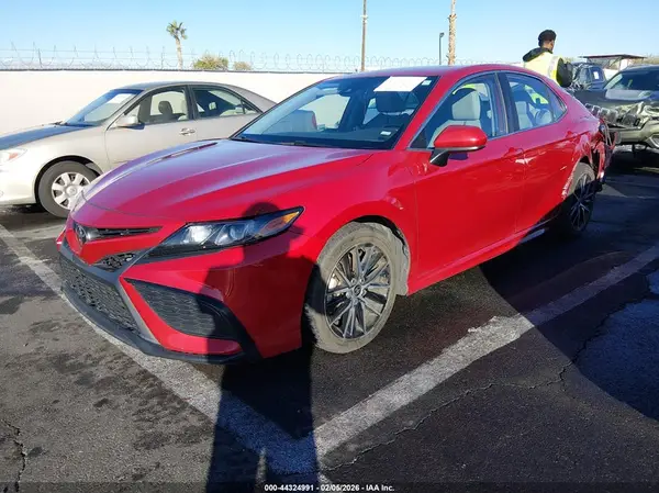 4T1G11AK9MU409318 2021 TOYOTA CAMRY - Image 2