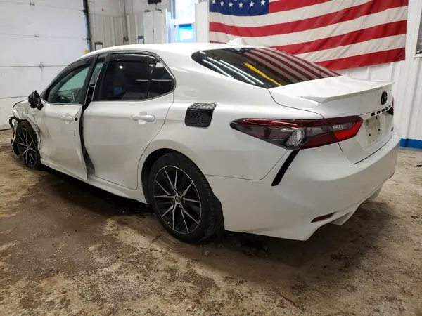 4T1G11AK9MU411411 2021 TOYOTA CAMRY - Image 2